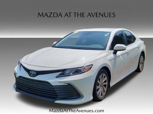 Used 2022 Toyota Camry LE FWD image 1