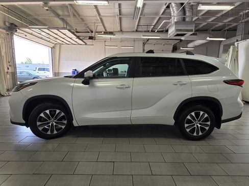 Used 2023 Toyota Highlander XLE AWD/4WD image 14