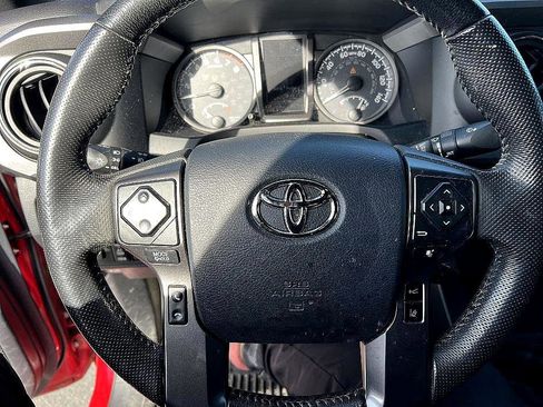 Used 2019 Toyota Tacoma TRD Off-Road image 12