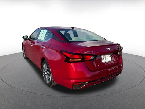 Used 2025 Nissan Altima 2.5 SV image 11