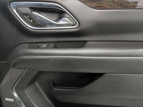 Used 2023 Chevrolet Suburban LT w/ Luxury Package image 8