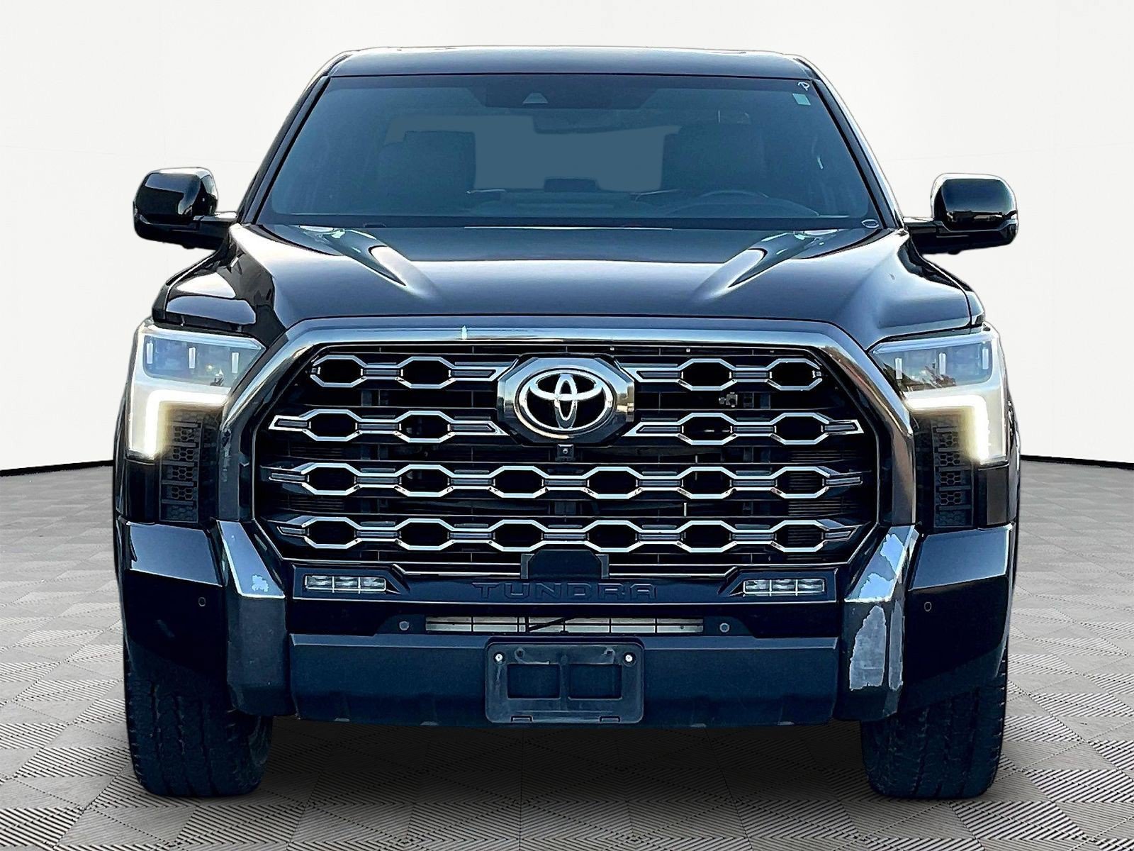 Used 2023 Toyota Tundra Platinum AWD/4WD image 2