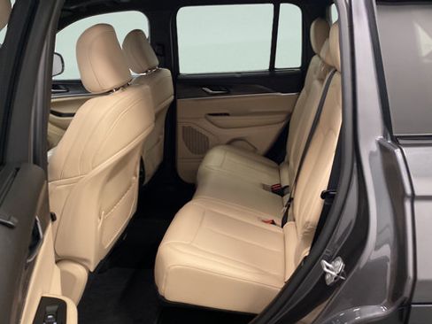 Used 2025 Jeep Grand Cherokee Limited w/ Luxury Tech Group II AWD/4WD image 29