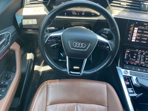 Used 2022 Audi e-tron Premium w/ Convenience Plus Package AWD/4WD image 7