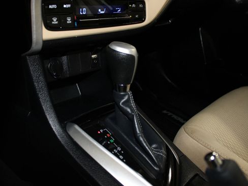 Used 2018 Toyota Corolla LE FWD image 18