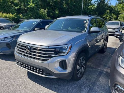 Used 2024 Volkswagen Atlas SE AWD/4WD image 3