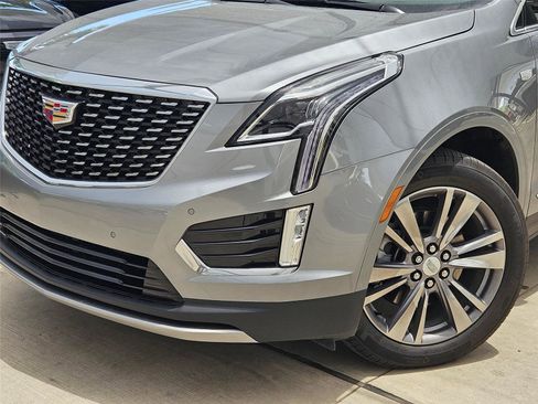 Used 2025 Cadillac XT5 Premium Luxury FWD image 2