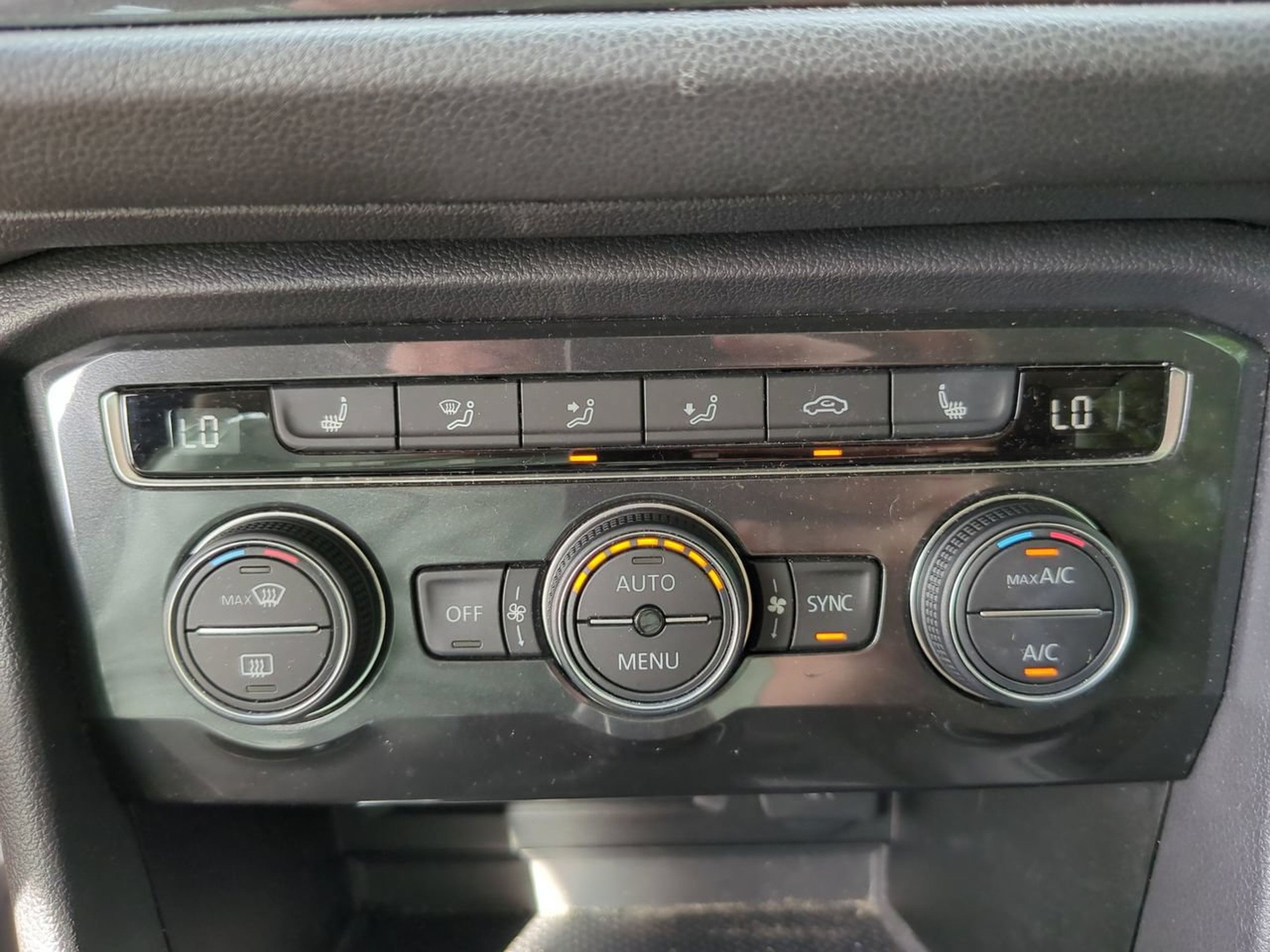 Used 2019 Volkswagen Tiguan SE w/ Panoramic Sunroof Package FWD image 29