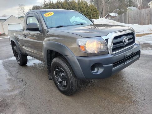 Used 2011 Toyota Tacoma 4x4 Regular Cab image 2