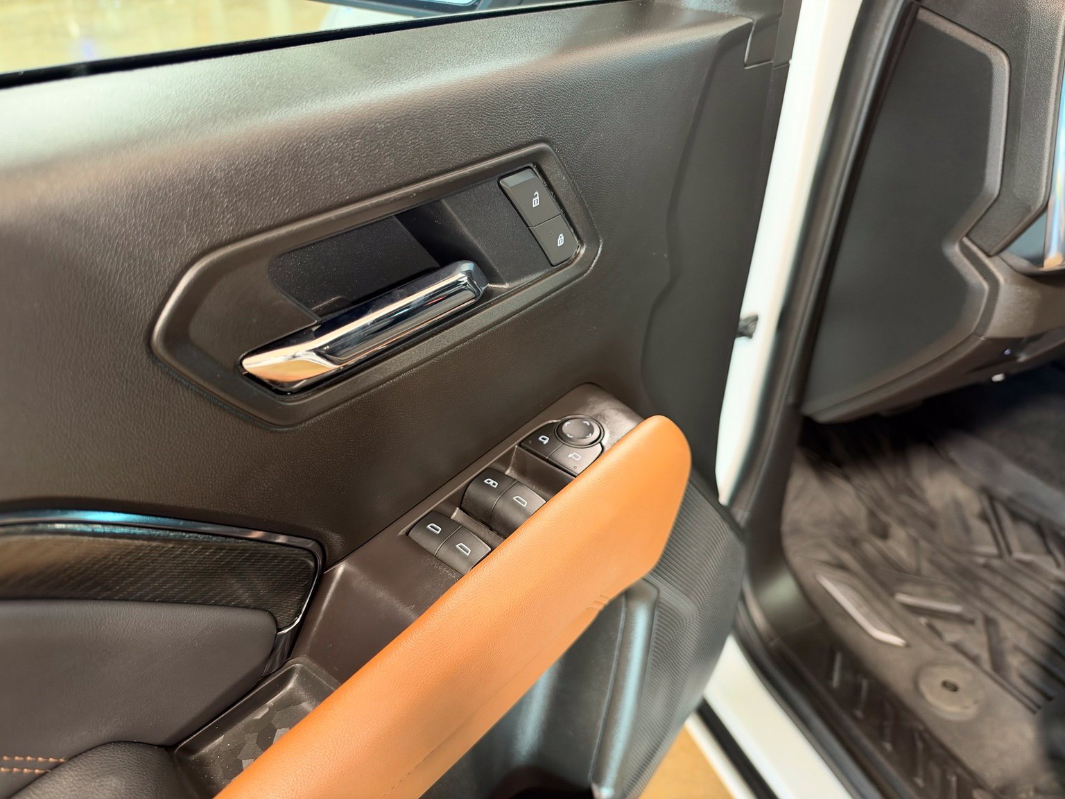 Used 2025 GMC Canyon AT4 AWD/4WD image 12