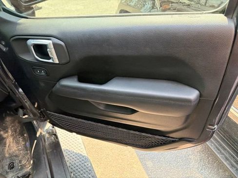 Used 2019 Jeep Wrangler Unlimited Sahara AWD/4WD image 20