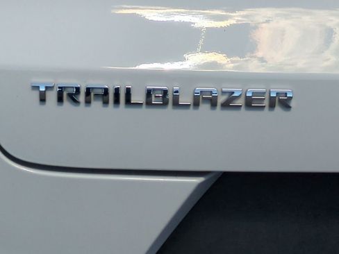 Used 2025 Chevrolet TrailBlazer LT FWD image 10