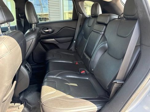 Used 2019 Jeep Cherokee Limited AWD/4WD image 40
