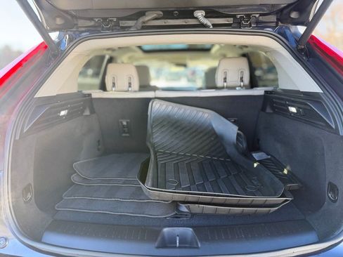 Used 2022 Cadillac XT4 Luxury w/ Cold Weather Package image 6