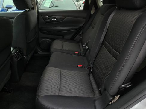 Used 2017 Nissan Rogue SV w/ SV Premium Package AWD/4WD image 11