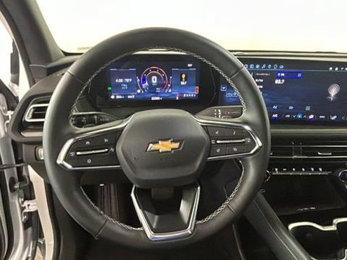 Used 2025 Chevrolet Traverse LT AWD/4WD image 14