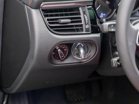 New 2026 Porsche Macan image 20