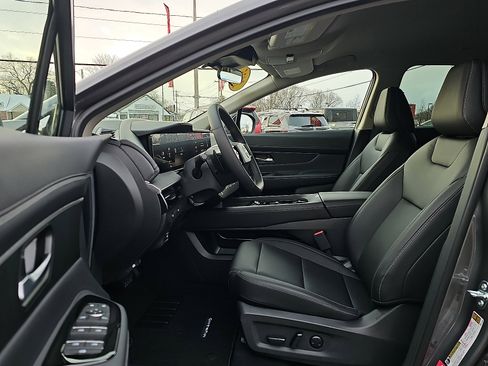 Certified 2025 Nissan Murano SV image 14