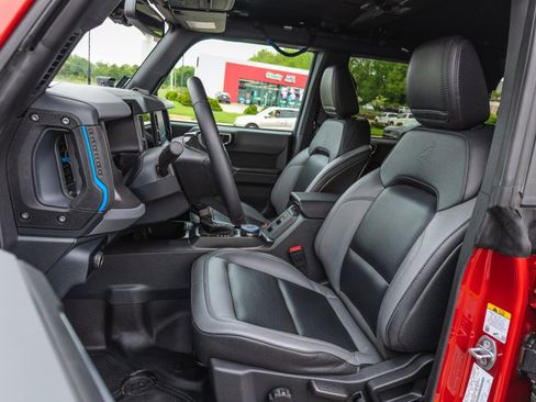Used 2024 Ford Bronco Black Diamond AWD/4WD image 17