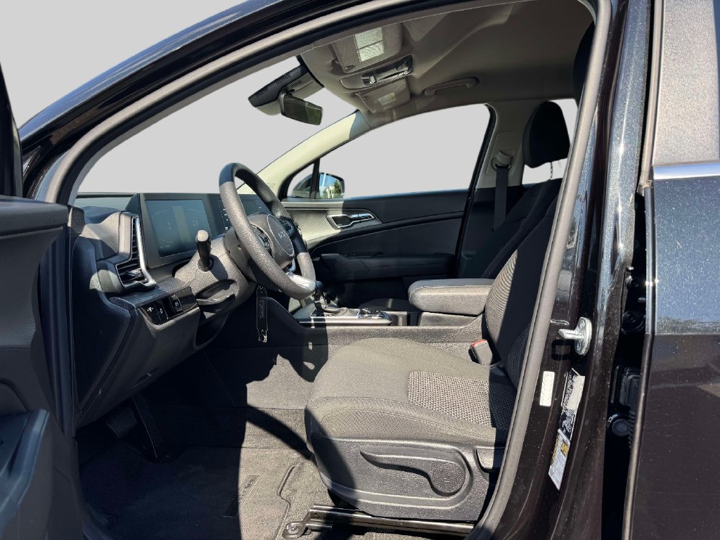 Used 2023 Kia Sportage LX AWD/4WD image 14