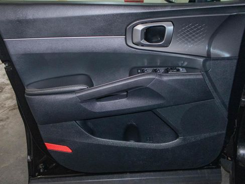 Used 2025 Kia Sorento LX FWD image 10