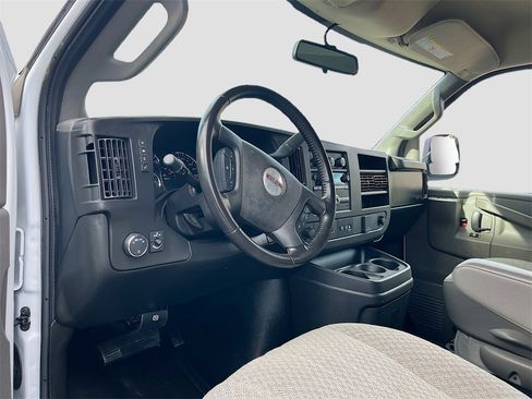 Used 2023 GMC Savana 2500 w/ Driver Convenience Package image 9
