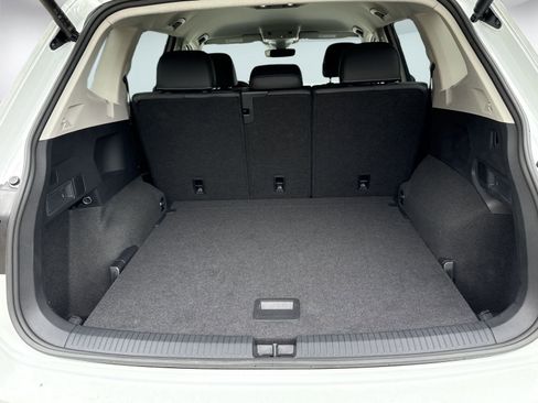 Used 2024 Volkswagen Tiguan SE image 28