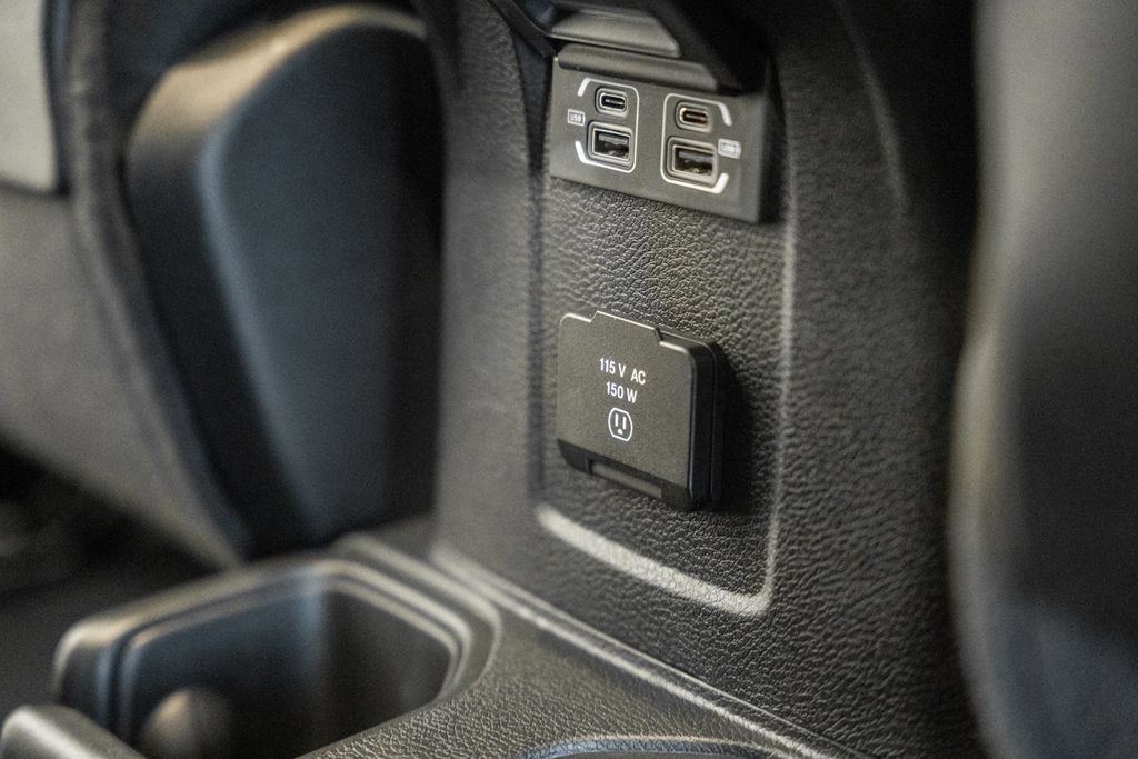Used 2024 Jeep Wrangler Unlimited Rubicon w/ Technology Group AWD/4WD image 34