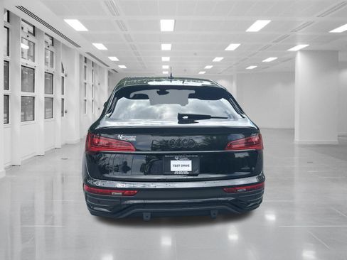 Used 2022 Audi Q5 2.0T Premium Plus w/ Premium Plus Package AWD/4WD image 6