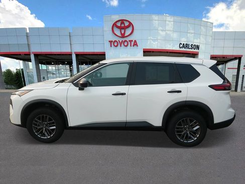 Used 2024 Nissan Rogue S AWD/4WD image 7