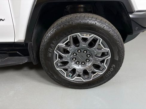 Used 2025 GMC Hummer EV 3X image 10