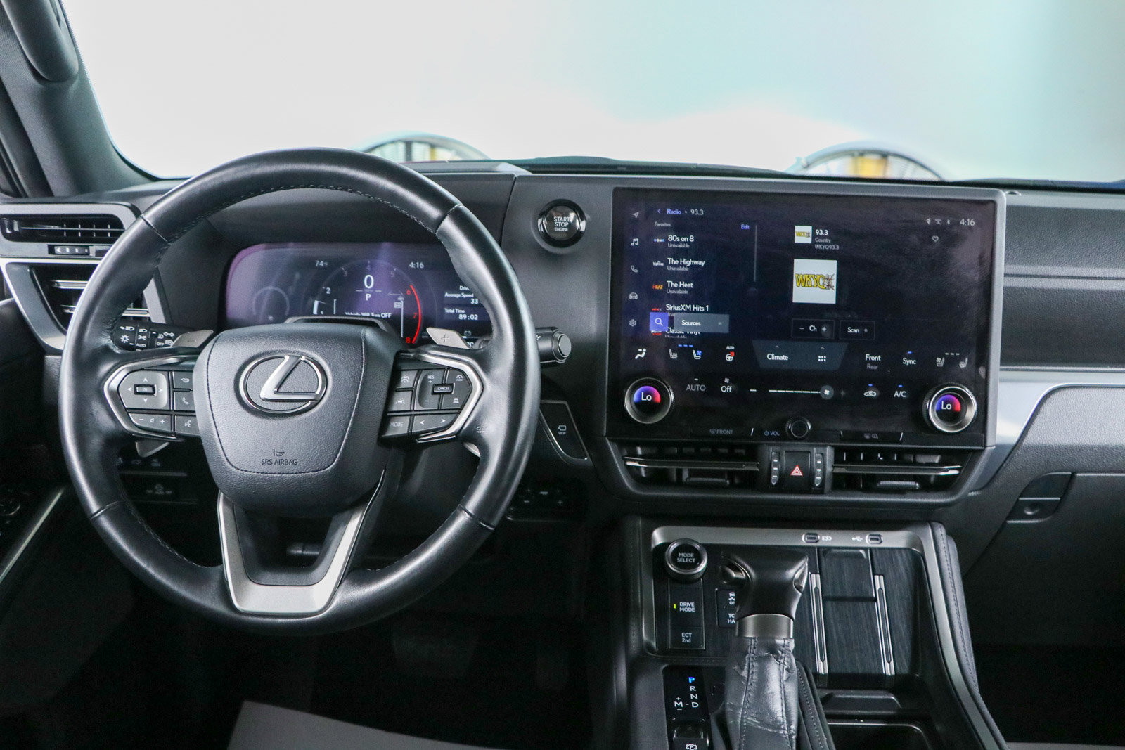 Used 2025 Lexus GX 550 w/ Accessory Package (2T) AWD/4WD image 18