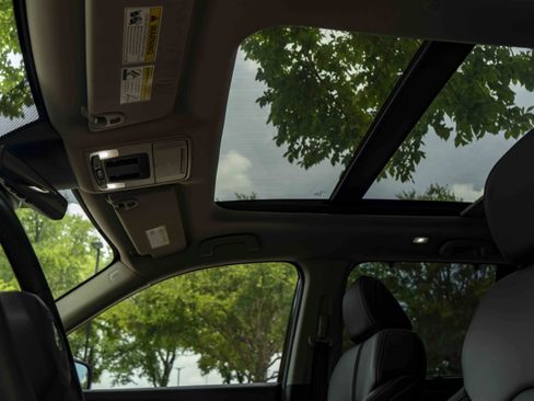 Used 2023 Honda Pilot Touring image 35