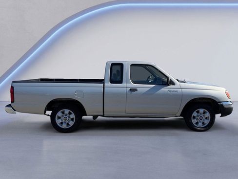Used 1998 Nissan Frontier XE RWD image 2