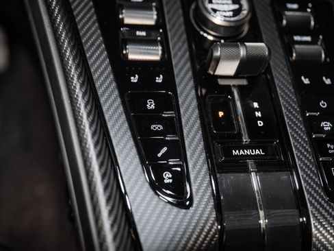 Used 2025 Aston Martin DB12 Coupe image 33