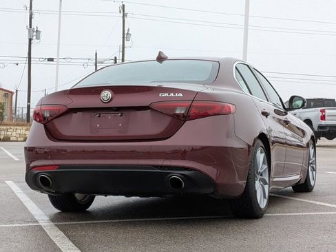 Used 2017 Alfa Romeo Giulia image 5
