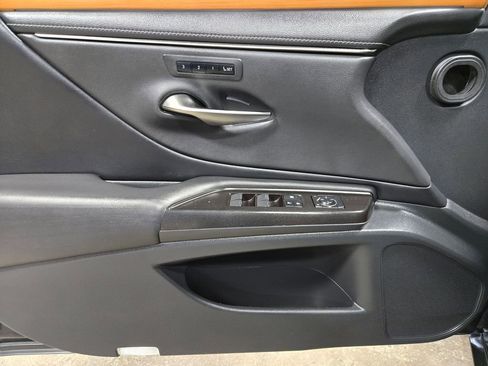 Used 2019 Lexus ES 350 350 Luxury w/ Accessory Package 2 image 8