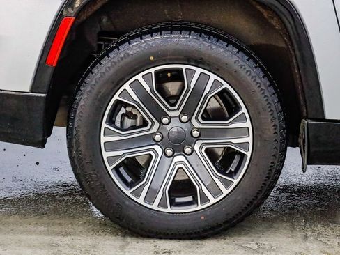 Used 2024 Jeep Wagoneer L Series II w/ Flexible Seating Group image 12