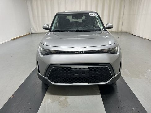 Used 2023 Kia Soul LX w/ LX Technology Package FWD image 3