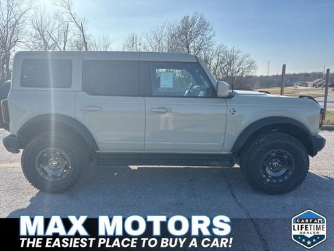 New 2025 Ford Bronco Outer Banks w/ Sasquatch Package image 3