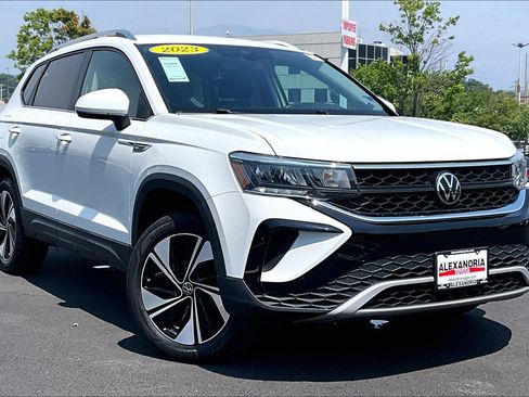 Used 2023 Volkswagen Taos SE AWD/4WD image 2