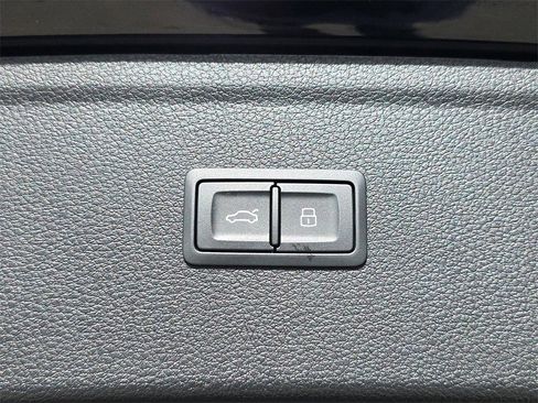 Used 2023 Audi Q5 2.0T Premium image 17