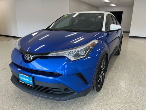 Used 2018 Toyota C-HR XLE image 1
