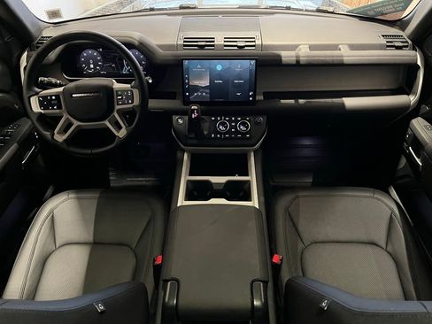 Used 2025 Land Rover Defender 110 S image 28