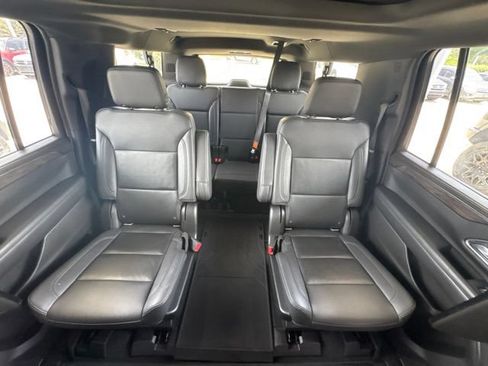 Used 2021 Chevrolet Suburban LT w/ LT Signature Package RWD image 19