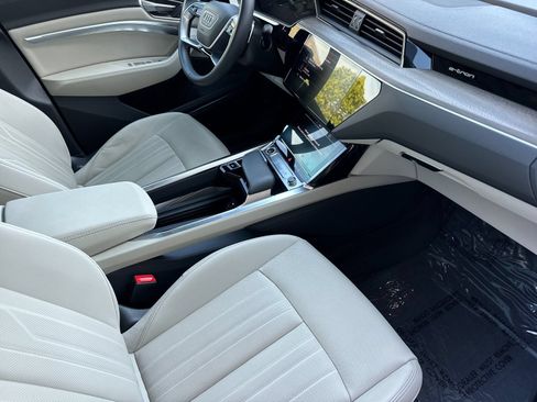 Used 2024 Audi Q8 e-tron Premium Plus w/ Premium Plus Package AWD/4WD image 16