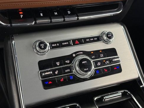 Used 2023 Lincoln Aviator Reserve w/ Equipment Group 201A image 14
