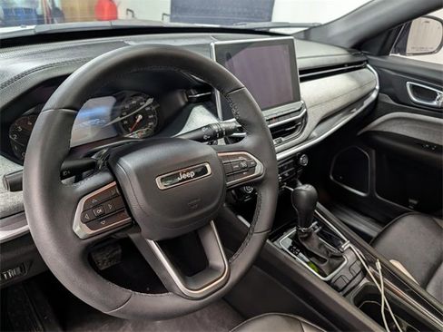 Used 2024 Jeep Compass Latitude w/ Sun and Sound Group image 16