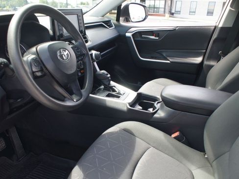Used 2019 Toyota RAV4 XLE w/ Convenience Package FWD image 14