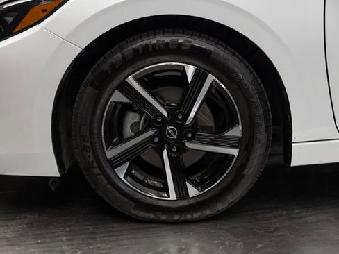 Used 2024 Nissan Sentra SV FWD image 6